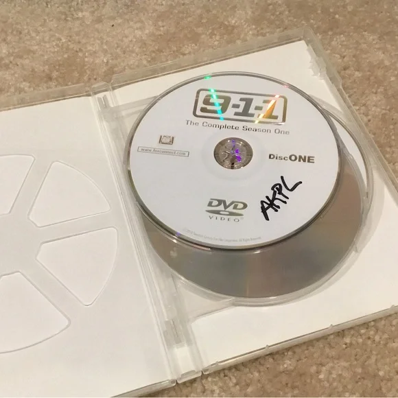 9-1-1 Season One DVD - Picture 3 of 4